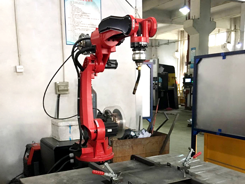 機(jī)械臂焊接車間